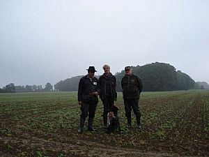 Παράδοση κουνελιου μετά απο την ιχνηλασία (Wella με τους κριτές)