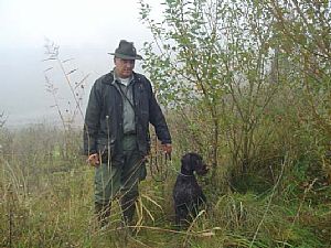 Η Tina σε αναμονή για ιχνηλασία ζωντανής πάπιας